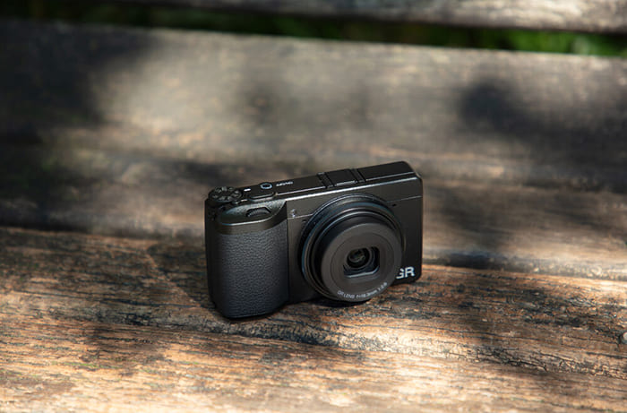 Ricoh GR IV trang bị bộ nhớ trong lên đến 53GB, gần như đủ để thay thế thẻ nhớ trong nhiều trường hợp