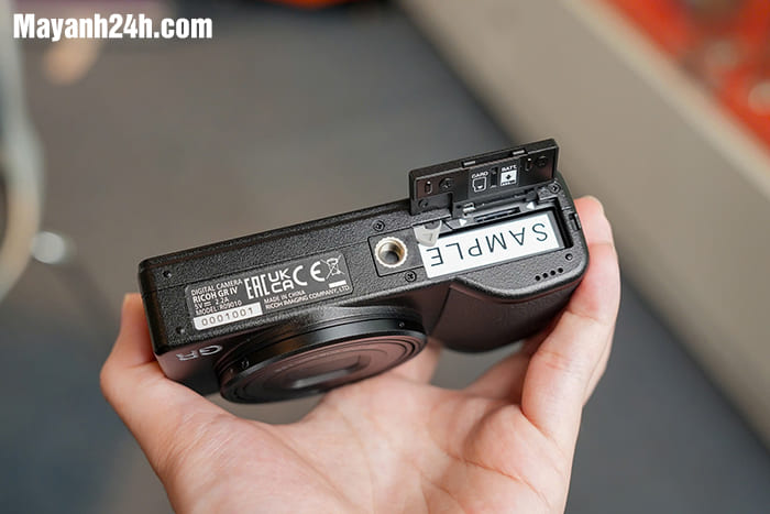 Ricoh GR IV mang đến sự cải thiện vượt trội với bộ nhớ trong lên đến 53GB kèm hỗ trợ microSD UHS-1