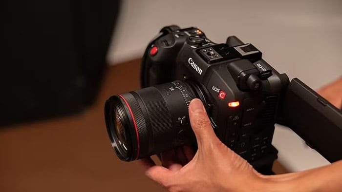 Canon RF 85mm f/1.4L VCM sở hữu vòng khẩu độ thủ công, vòng Control Ring có thể lập trình