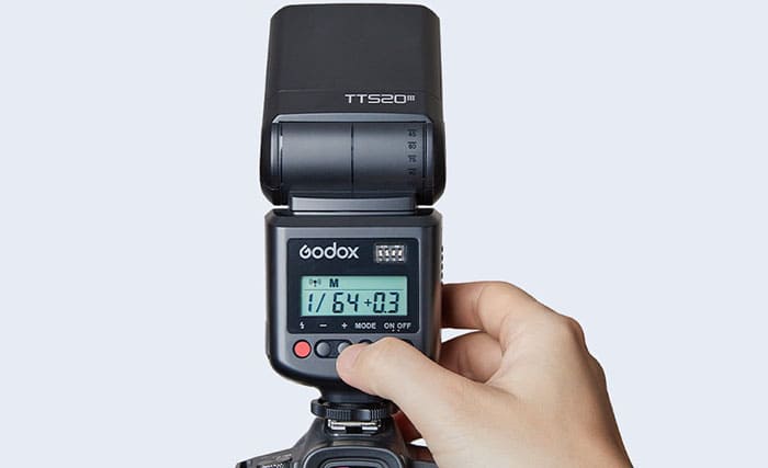 Godox TT520III mang đến chế độ Manual (M) với 8 mức công suất khác nhau