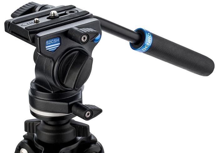 Benro Slim TSL08AS2CSH có đầu video tích hợp, hỗ trợ chuyển động xoay và nghiêng mượt mà
