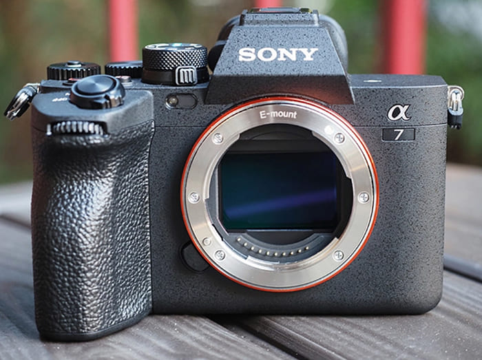 Sony A7 IV trang bị 759 điểm lấy nét theo pha và 425 điểm tương phản