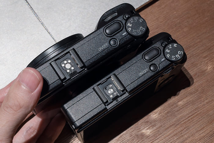 Ricoh GR IV sử dụng ống kính 28mm f/2.8 (tương đương full-frame), cho góc nhìn rộng và tự nhiên