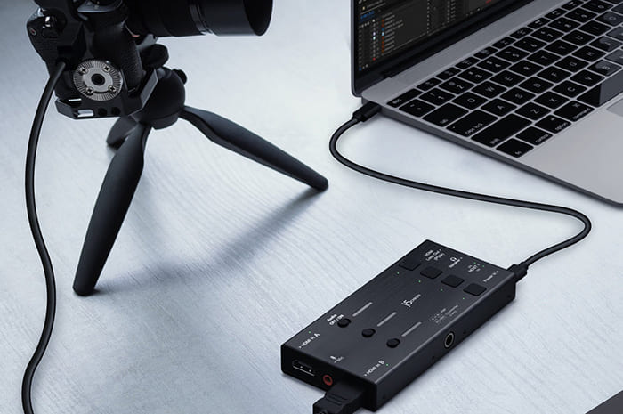 Để truyền tín hiệu hình ảnh từ máy ảnh lên máy tính, bạn cần capture card và cáp HDMI tương thích