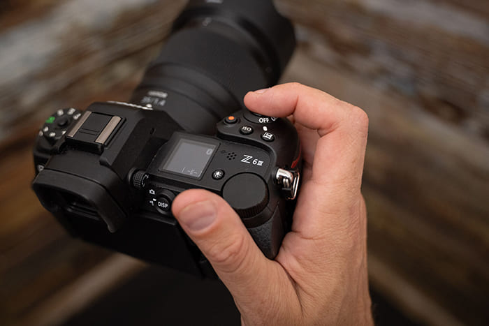 Nikon Z6 III được tích hợp Wi-Fi 2.4GHz, Bluetooth 5.0 và khả năng kết nối trực tiếp đến Nikon Imaging Cloud