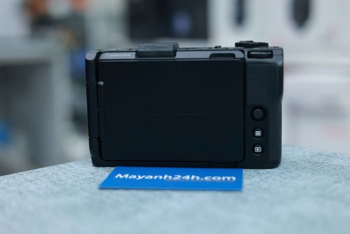 Nikon ZR sở hữu màn hình LCD 4 inch hỗ trợ xem trước và điều khiển trực quan