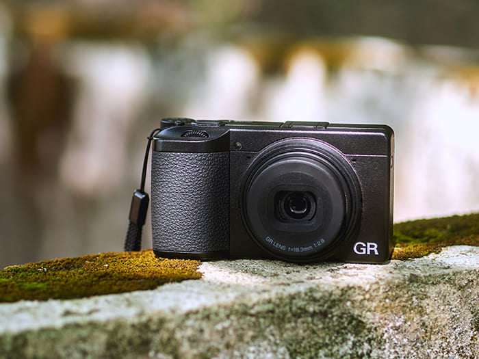 Ricoh GR 4 sử dụng cảm biến BSI APS-C 25.7MP – loại cảm biến lớn nhất trong phân khúc compact