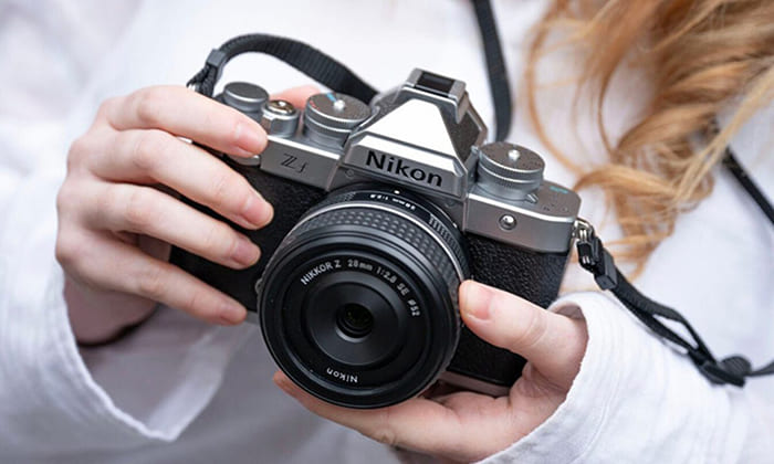 Nikon Zf sử dụng hệ thống lấy nét tự động theo pha với 209 điểm