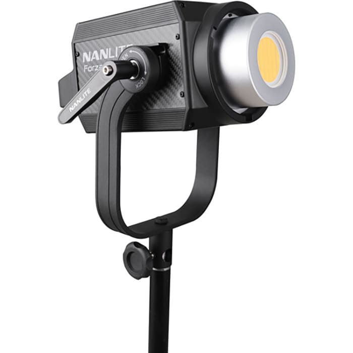 LED Nanlite Forza 300 II có thể đạt công suất chiếu sáng lên đến 69.400 lux ở khoảng cách 1m