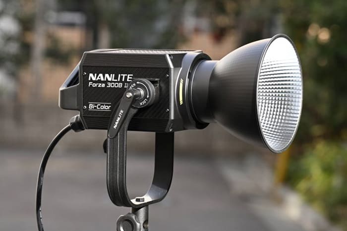 LED Nanlite Forza 300B II Bi-Color là dòng đèn chiếu sáng chuyên nghiệp thế hệ mới