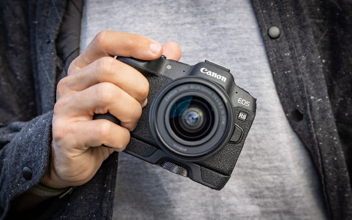 Canon R8 hỗ trợ quay 4K 60fps 10-bit, đi kèm Canon Log 3 và HDR-PQ