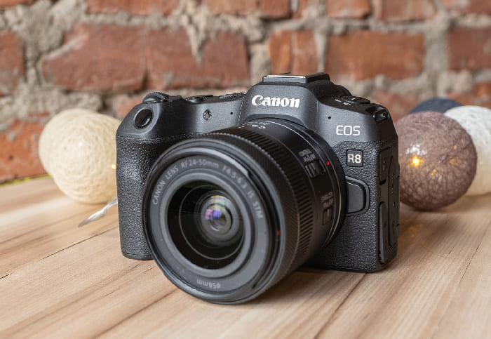 Canon R8 được trang bị cảm biến CMOS 24.2MP Full-Frame và bộ xử lý DIGIC X