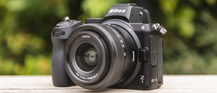Nikon Z5 được trang bị hệ thống lấy nét tự động 273 điểm phủ rộng khung hình