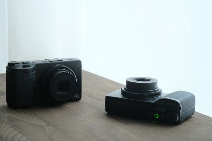 Ricoh GR IV được thiết kế bằng hợp kim magie nhẹ nhưng chắc chắn