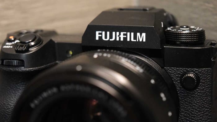 Fujifilm X-H2 có khả năng quay DCI và UHD 8K tốc độ lên tới 200 Mbps, quay 8K/30p, 4K/60p và FHD 240p 10-bit