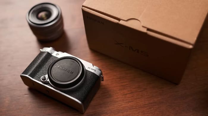 Fujifilm X-M5 hỗ trợ chống rung kỹ thuật số ở chế độ Movie, giúp video ổn định khi quay cầm tay