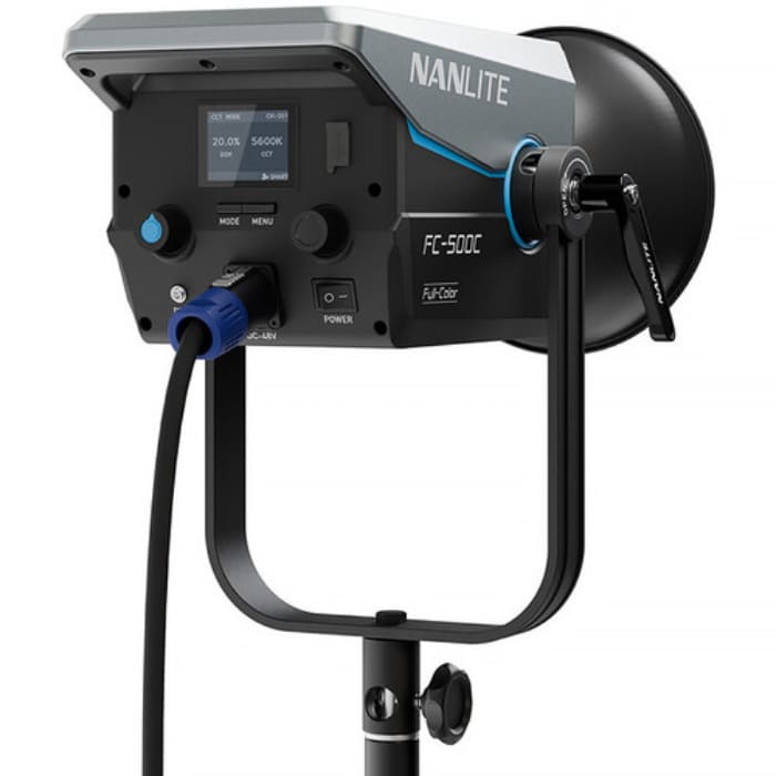 LED Nanlite FC500C RGB Spotlight mang lại cường độ chiếu sáng cao