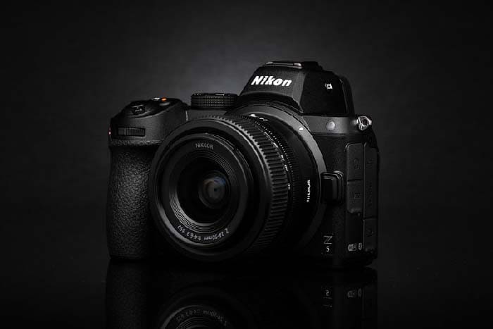 Nikon Z5 hỗ trợ quay video 4K Ultra HD với crop 1.7x, Full HD 1080/60p và Slow Motion 720p ở 120fps