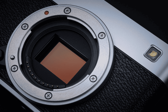 Fujifilm X-E5 sử dụng cảm biến APS-C X-Trans CMOS 5 HR 40.2MP – một trong những cảm biến hàng đầu của Fujifilm