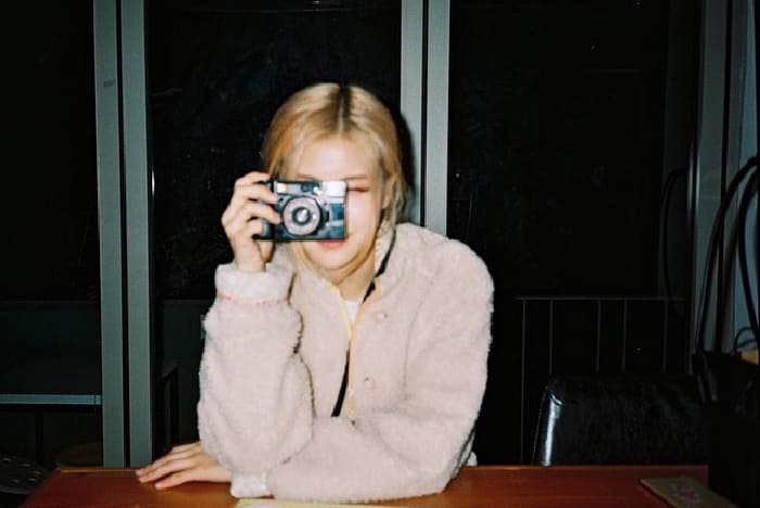 Việc chụp film hiện nay kết hợp giữa hoài cổ và hiện đại