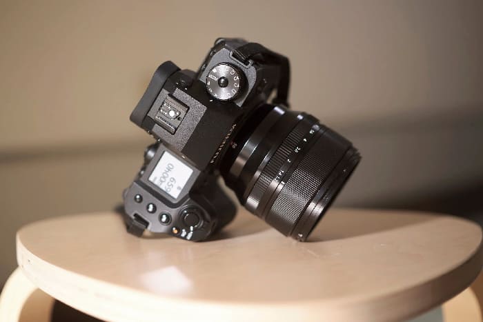 Fujifilm X-H2 trang bị EVF OLED 0.5 inch 5,760,000 Dot và màn hình LCD xoay lật 3 inch 1,280,000 Dot