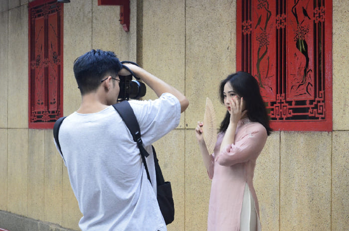 Nếu muốn bộ ảnh Tết sớm thật chất lượng, máy ảnh và phụ kiện là điều không thể thiếu