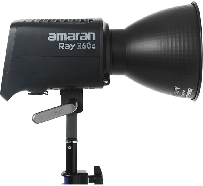 Amaran 360C cung cấp phổ màu mở rộng với khả năng tái tạo màu đỏ và xanh dương tốt hơn, giúp ánh sáng trở nên đầy đặn