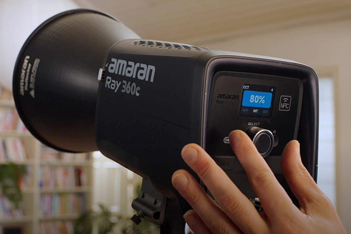 Đèn LED Amaran 360C hỗ trợ đầy đủ chế độ HSI và RGB, mang lại khả năng kiểm soát màu 360°