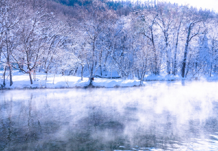 Khói sương “ke-arashi” xuất hiện khi không khí lạnh tiếp xúc với mặt hồ ấm