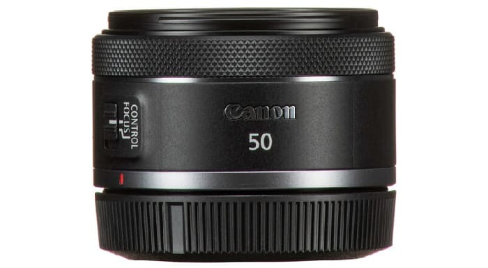  Canon RF 50mm f/1.8 STM cực kỳ nhẹ và nhỏ gọn, dễ dàng vừa trong túi máy ảnh hoặc balo du lịch