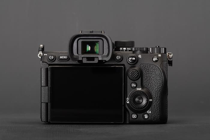 Nâng cấp quan trọng đầu tiên của Sony A7 Mark V nằm ở cảm biến