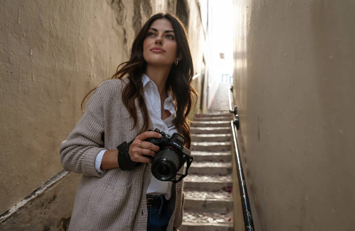 Công nghệ Optical SteadyShot được tích hợp ở Sony FE 28-70mm f/3.5-5.6 OSS II giúp giảm rung hiệu quả