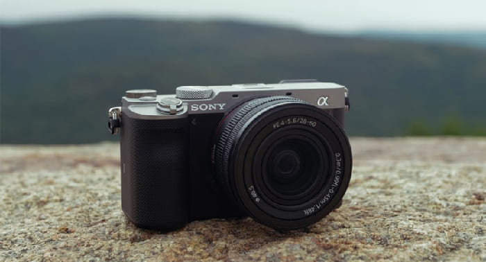 Sony A7C hỗ trợ chụp liên tục 10 hình/giây, kết hợp tốc độ màn trập cơ 1/4000 giây và điện tử 1/8000 giây