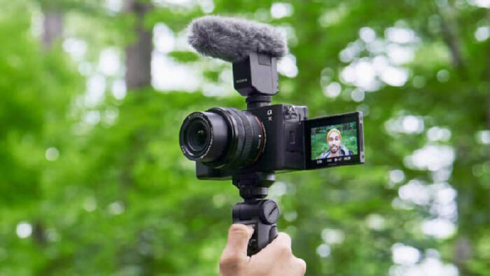 Sony A7C cho phép quay UHD 4K30p cùng các profile HLG và S-Log3, mang lại khả năng xử lý màu sắc rộng rãi và chuyên nghiệp