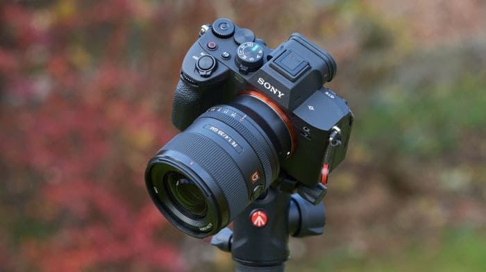 Sony A7 IV hỗ trợ hệ thống lấy nét tự động tiên tiến gồm 759 điểm lấy nét theo pha và 425 điểm tương phản