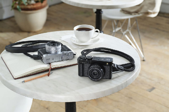 Fujifilm X-E5 được thiết kế theo phong cách nhỏ gọn, tinh giản nhưng vẫn đảm bảo độ chắc chắn khi cầm nắm