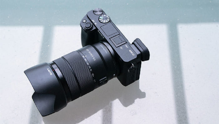 Sony Alpha a6400 nổi bật với tốc độ AF nhanh và chụp liên tục