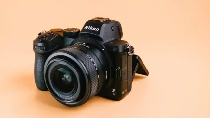 Nikon Z5 hỗ trợ quay video 4K Ultra HD với hệ số crop 1.7x, đồng thời cho phép quay Full HD ở 60 khung hình mỗi giây