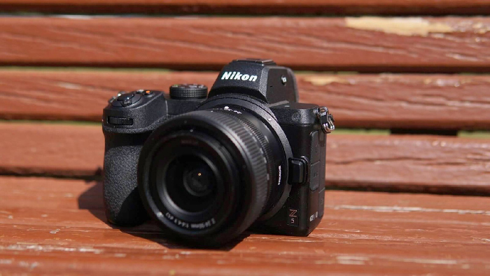 Nikon Z5 được trang bị hai khe thẻ SD chuẩn UHS-II
