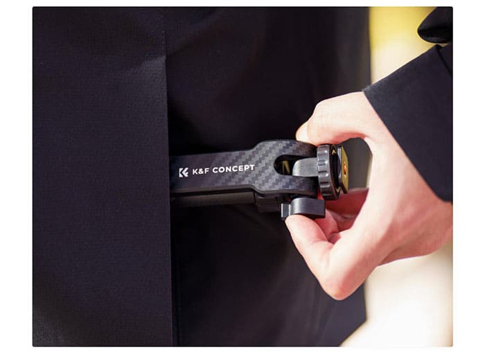 Kẹp điện thoại K&F Concept MS-12 sử dụng thiết kế cold shoe đôi thông minh