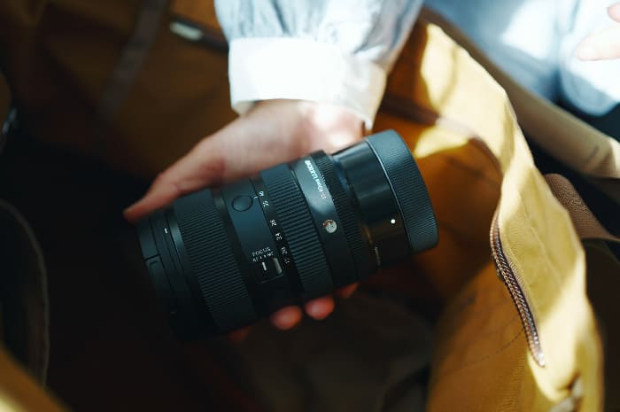 Điểm nổi bật nhất của Sigma 17-40mm f/1.8 DC Art chính là khẩu độ tối đa f/1.8 được duy trì xuyên suốt toàn bộ dải tiêu cự