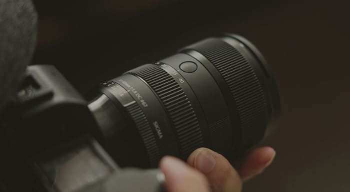 Khẩu độ lớn kết hợp với hệ thống 11 lá khẩu tròn cho phép Sigma 17-40mm f/1.8 DC Art tạo ra hiệu ứng bokeh mượt mà và tự nhiên hơn