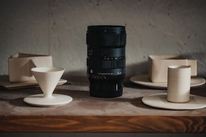 Sigma 17-40mm f/1.8 DC Art vẫn được kiểm soát tốt về kích thước và trọng lượng