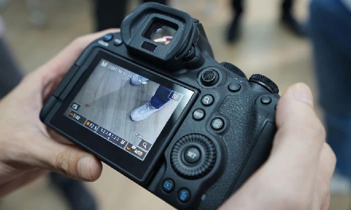 Canon R6 Mark III được trang bị hệ thống Dual Pixel CMOS AF II kết hợp lấy nét tự động servo cho phim