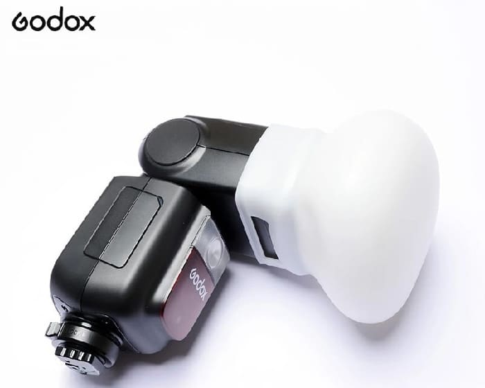 Tản sáng Godox MF-DD có công dụng chính là làm mềm ánh sáng flash, giúp ánh sáng được phân bổ đều hơn trên toàn bộ chủ thể