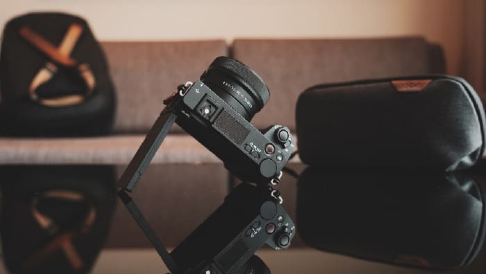 Sony ZV-E10 Mark II hỗ trợ kết nối WiFi, Bluetooth và ứng dụng Creator’s, giúp việc truyền dữ liệu và điều khiển từ xa trở nên thuận tiện