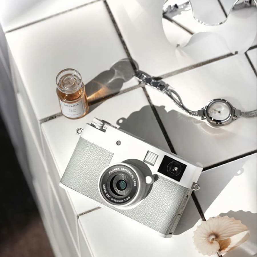 Fujifilm vừa chính thức ra mắt phiên bản X Half White Edition tại một số thị trường quốc tế