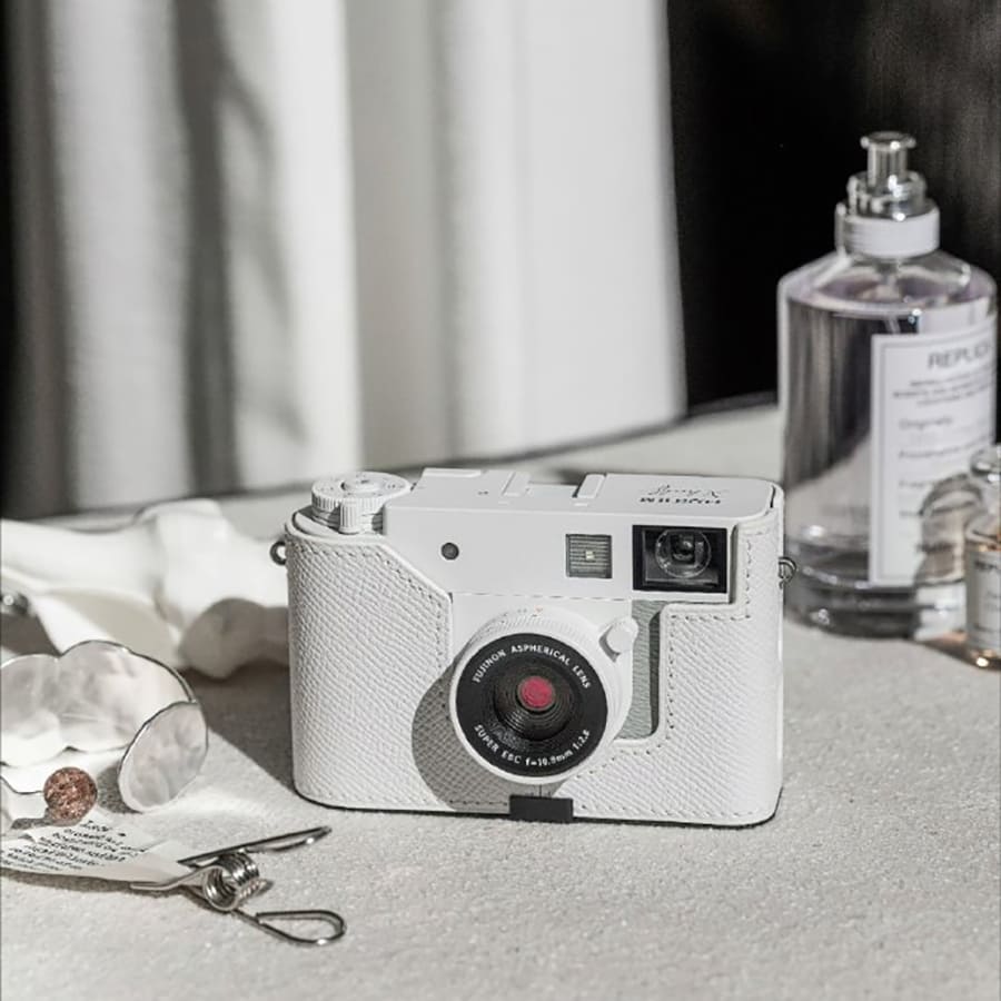 Fujifilm X Half là mẫu máy ảnh kỹ thuật số mang triết lý half-frame hiếm gặp trên thị trường hiện nay