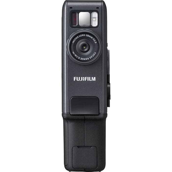 Fujifilm Instax Mini Evo Cinema được trang bị cảm biến CMOS 5MP kết hợp ống kính tương đương 28mm khẩu độ f/2