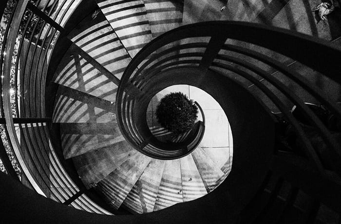 Máy vẫn giữ triết lý GR với ống kính fix góc rộng tương đương 28mm, khẩu độ tối đa f/2.8